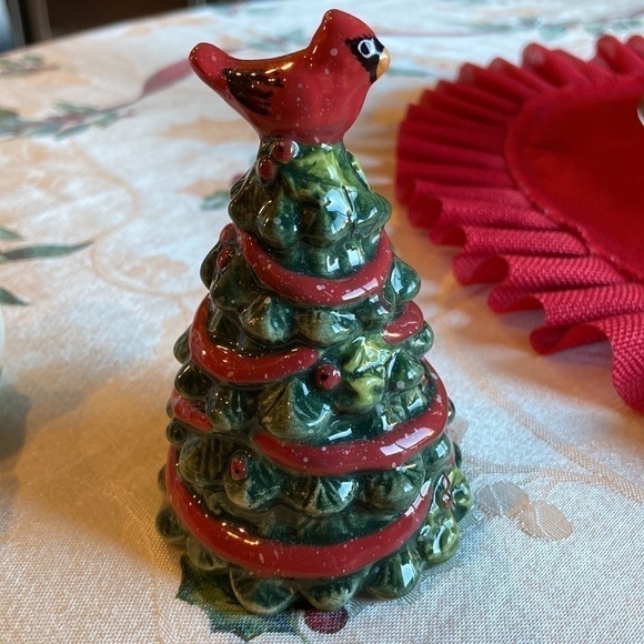 Ceramic Christmas Salt and Pepper Shakers Christmas Tree and Snowman - Picture 3 of 6